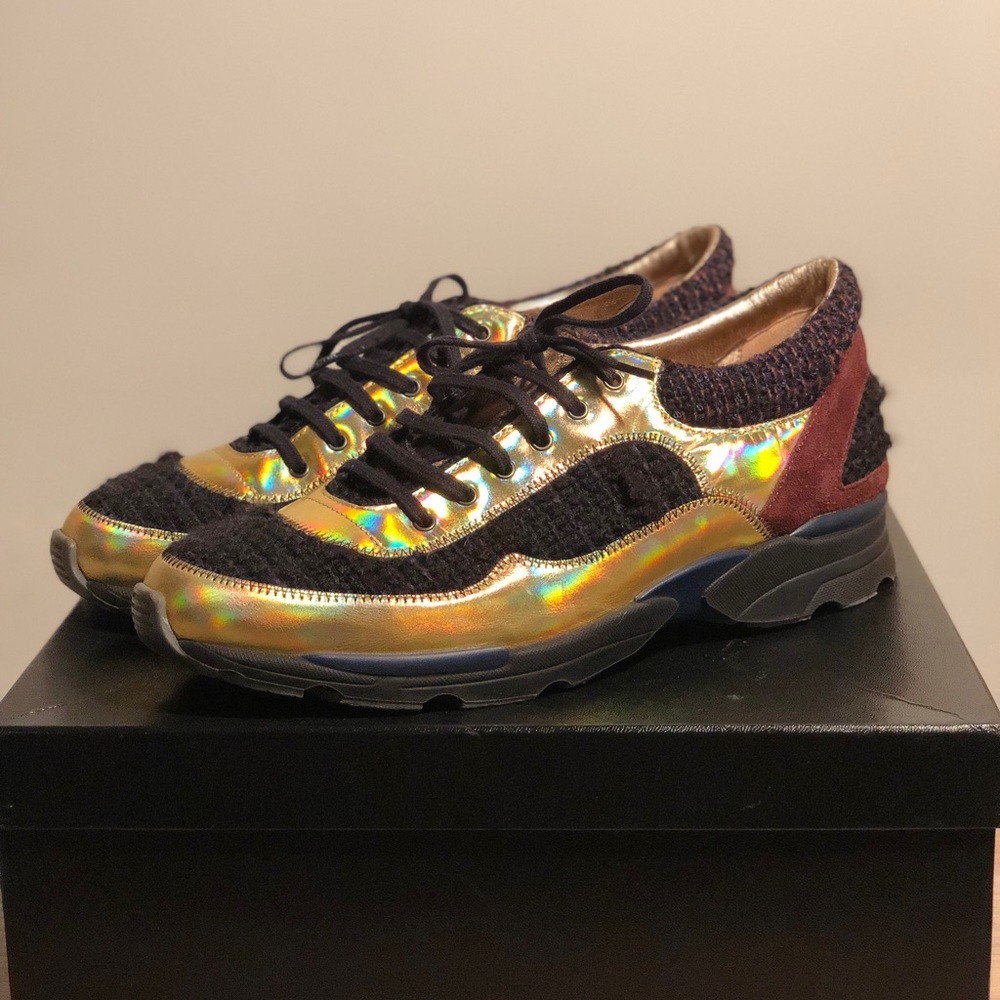 CHANEL low top sneakers